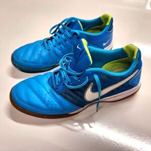 Nike gato Futsal size 9